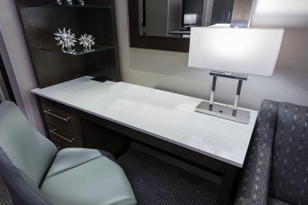 Towneplace Suites By Marriott Boston Logan Airport/Челси Экстерьер фото
