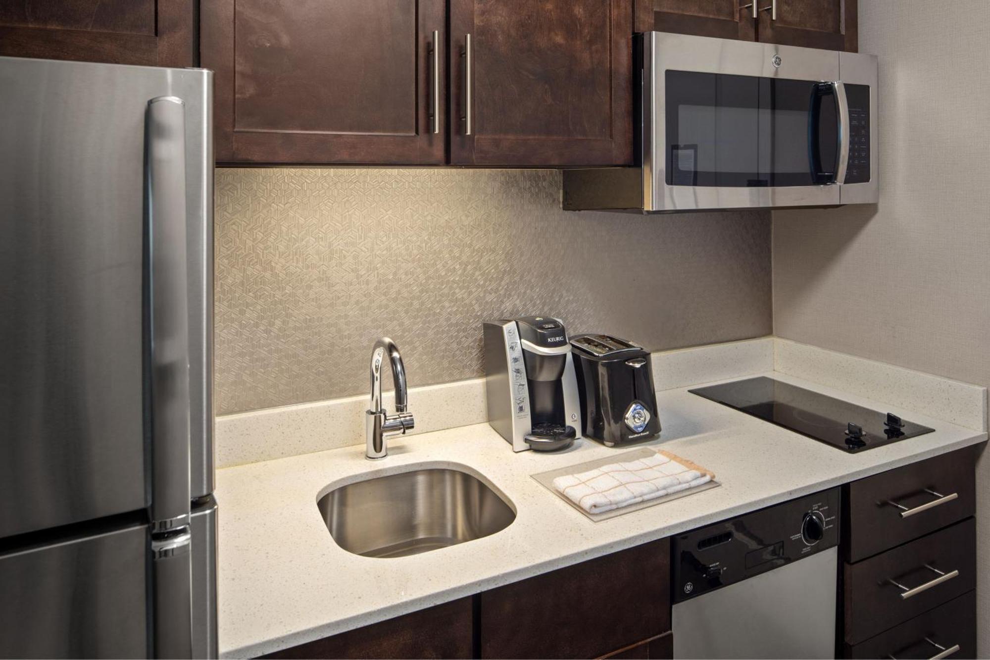 Towneplace Suites By Marriott Boston Logan Airport/Челси Экстерьер фото