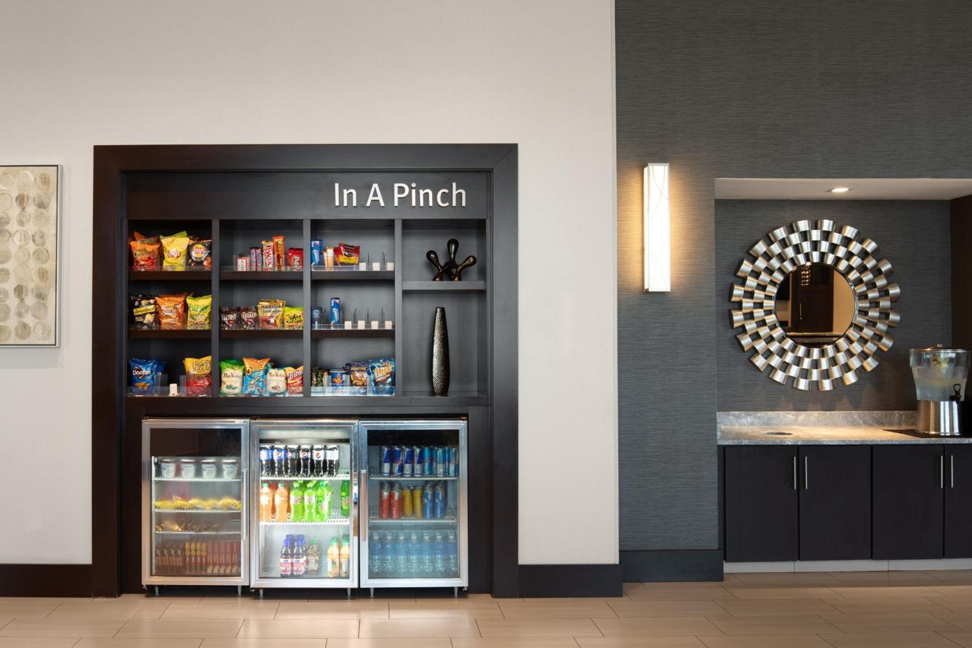 Towneplace Suites By Marriott Boston Logan Airport/Челси Экстерьер фото