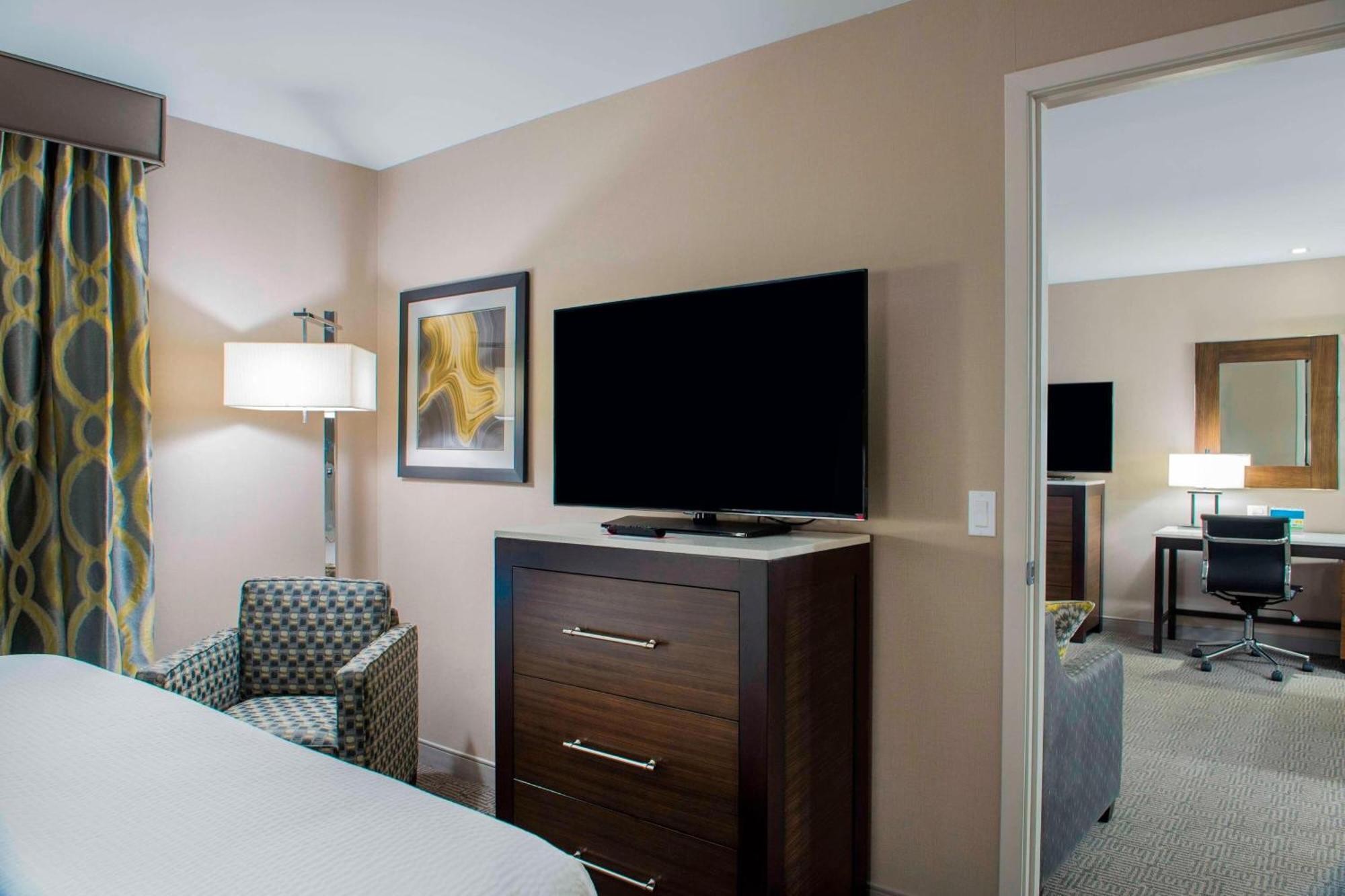 Towneplace Suites By Marriott Boston Logan Airport/Челси Экстерьер фото