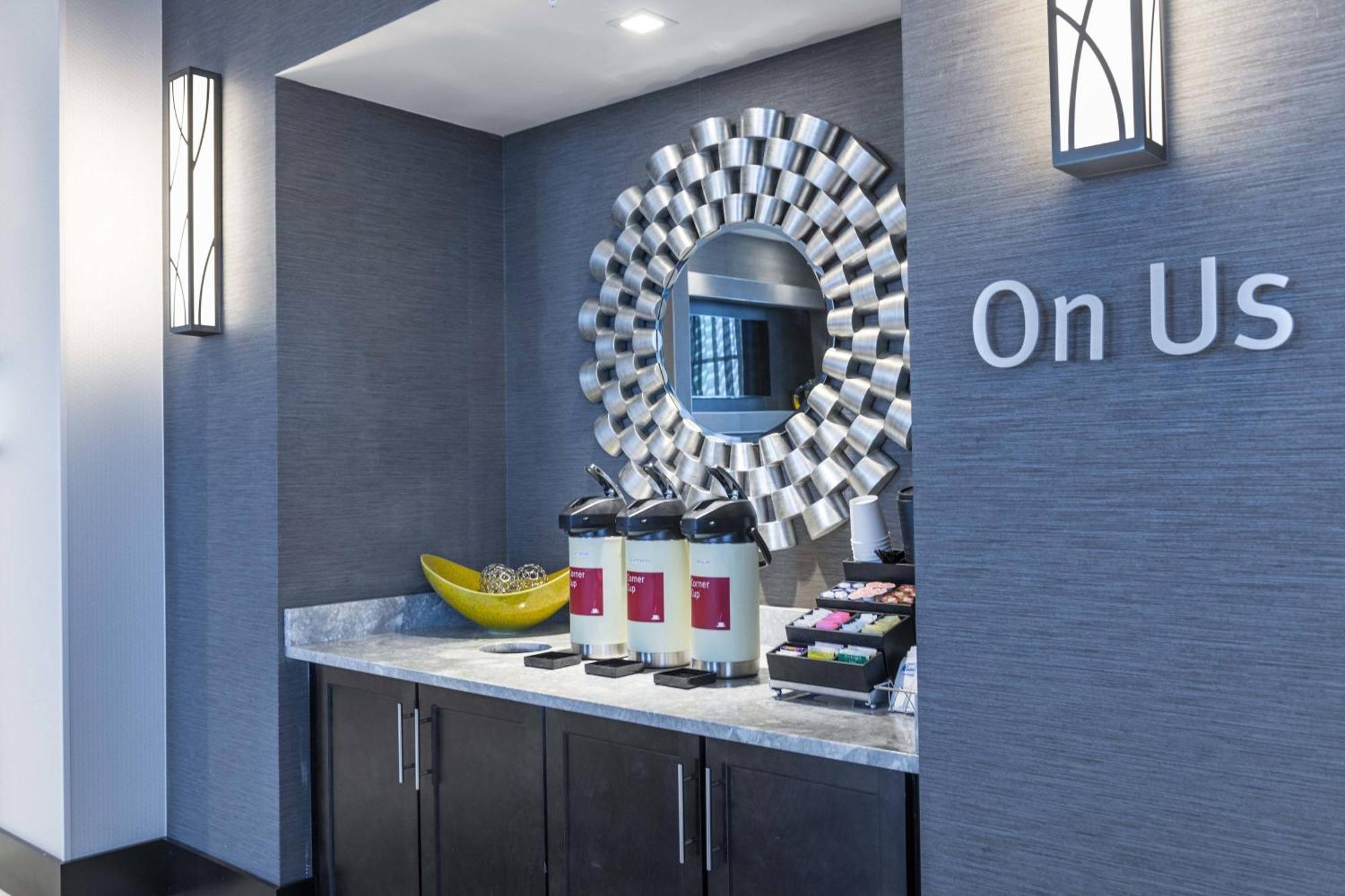 Towneplace Suites By Marriott Boston Logan Airport/Челси Экстерьер фото